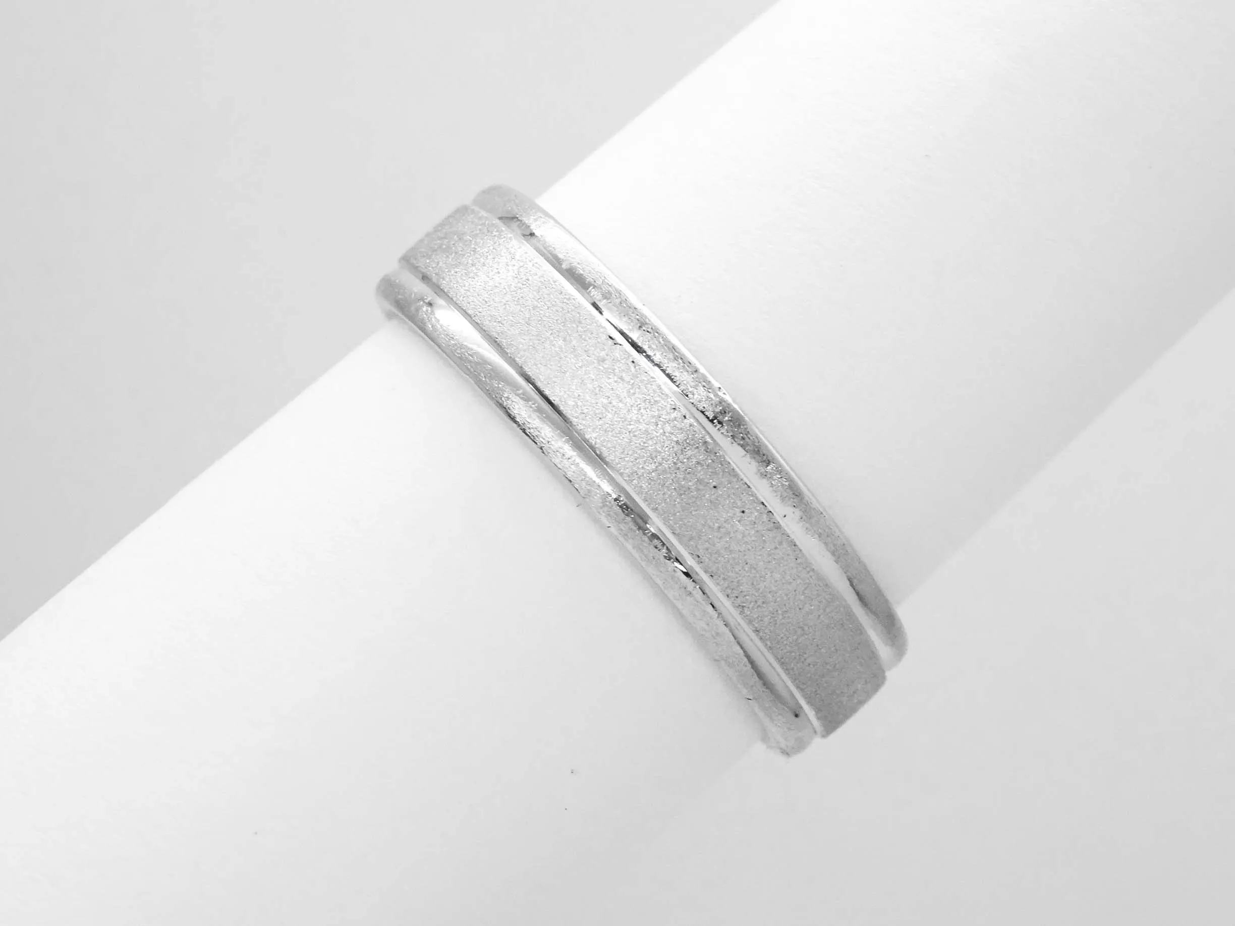 Men's 6mm Wide Stone Finish Inlay Wedding Band Ring Platinum Size 10.25