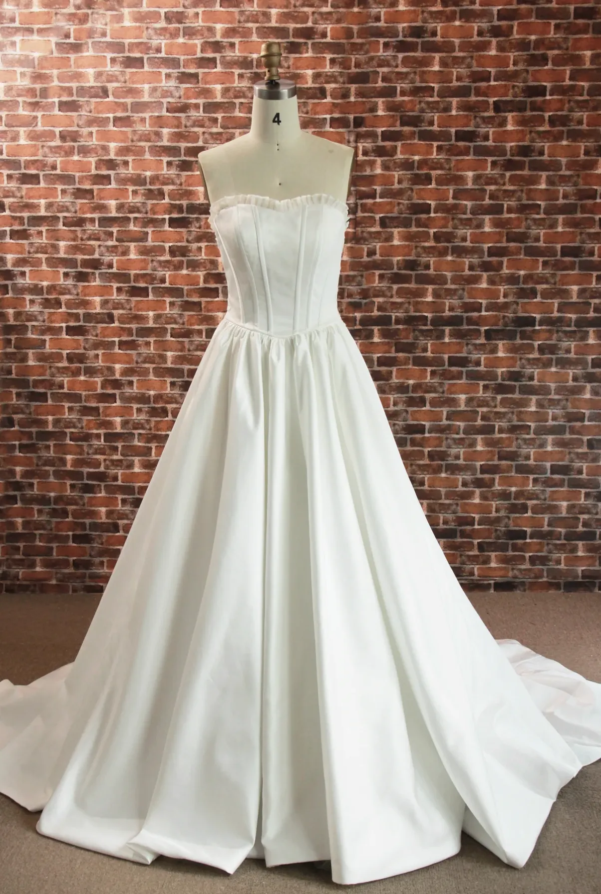 Vintage Pleated Organza Sweetheart Neckline Wedding Gown