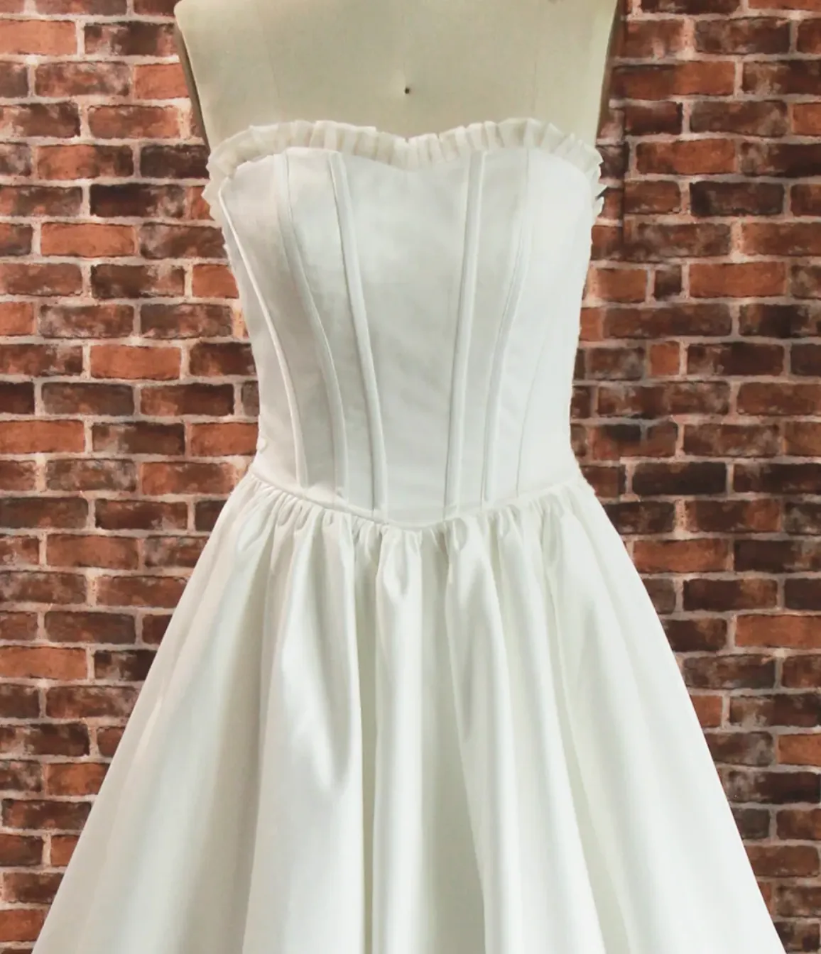 Vintage Pleated Organza Sweetheart Neckline Wedding Gown